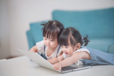 双子育児はいつまで大変？妊娠中〜3歳までのリアル体験と乗り越えた瞬間